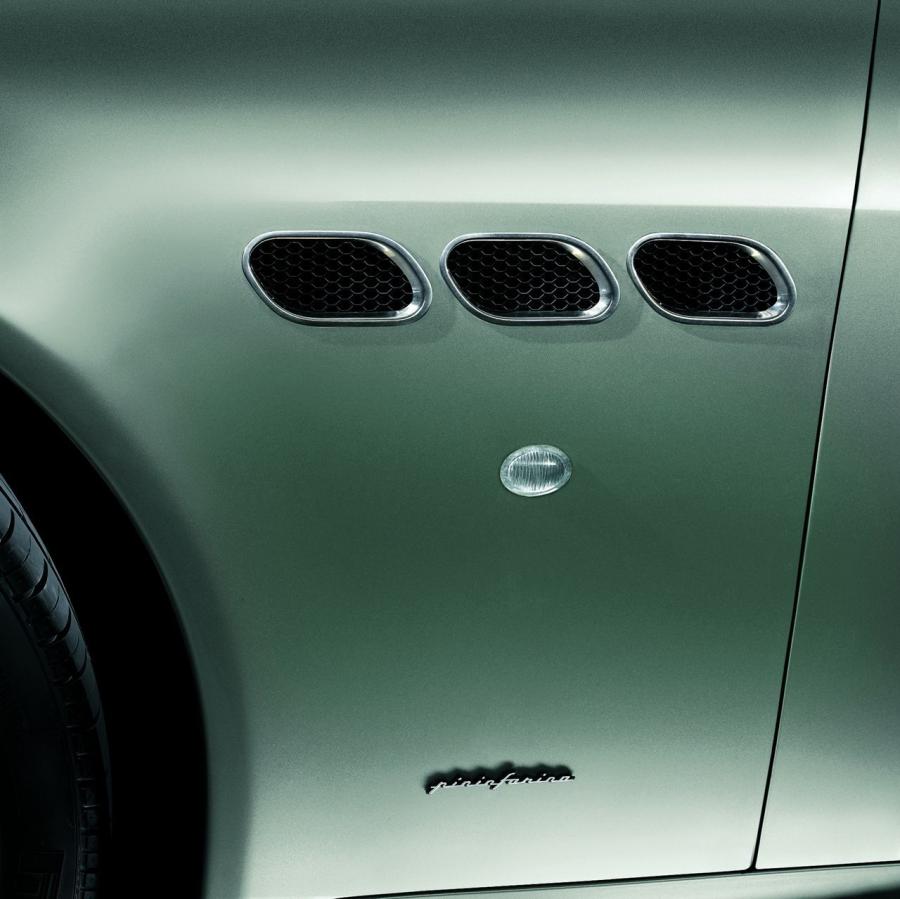  Maserati Quattroporte 2004 года  (фото 32 из 67)